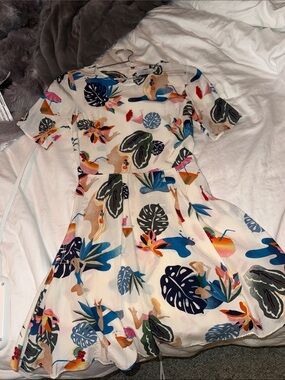 Tropical Print Short Sleeve Mini Dress in Cream